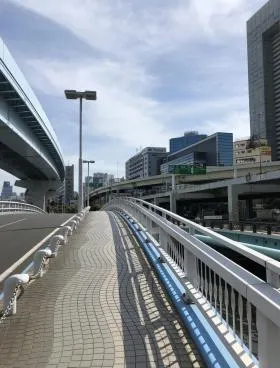 スズエベイディアムの外観