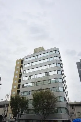 興和日東ビルの外観