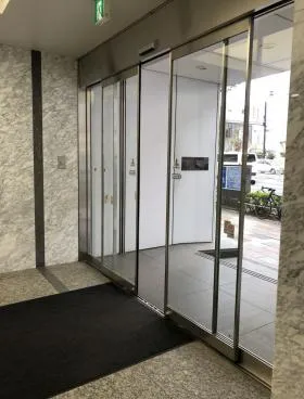 興和日東ビルの外観
