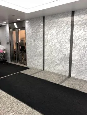 興和日東ビルの外観