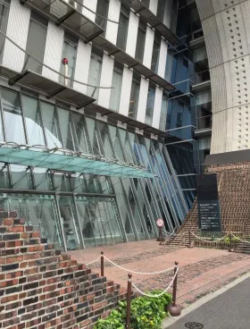 信濃町煉瓦館ビルの外観