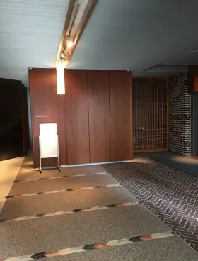 信濃町煉瓦館ビルの外観