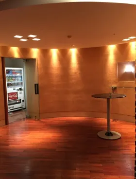 信濃町煉瓦館ビルの外観