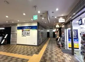 メトロシティ神谷町に入ったら左に曲がる（右にドラッグストアがある）