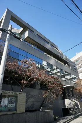 仙石山アートハウスビルの外観