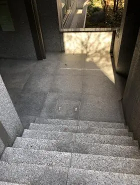 仙石山アートハウスビルの外観