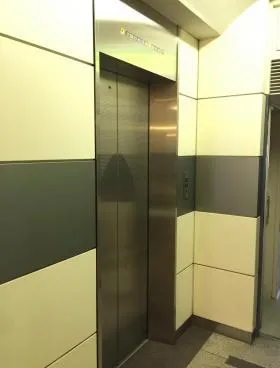 虎ノ門吉荒ビルの外観