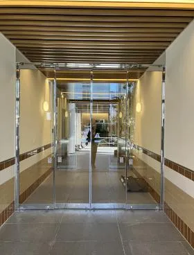RandL TAKANAWA GATEWAY(旧:日本生命三田)ビルの外観