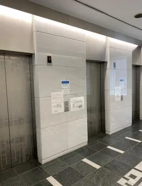 JRE神宮前メディアスクエアの外観
