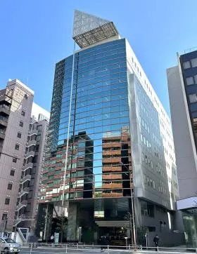 住友電設ビルの外観