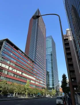 住友電設ビルの外観
