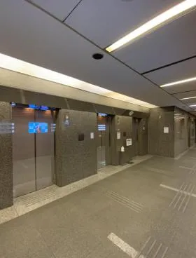 芝256スクエアビルの外観