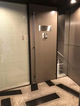 ジーイージャバンビルの外観