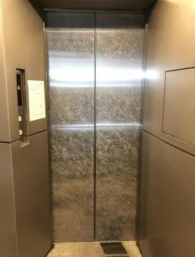 ジーイージャバンビルの外観
