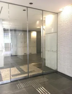 新橋センタープレイスビルの外観