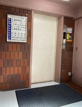 ブラザービルの外観
