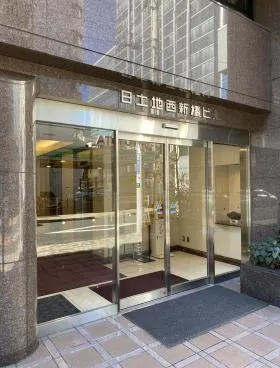 日土地西新橋ビルの外観