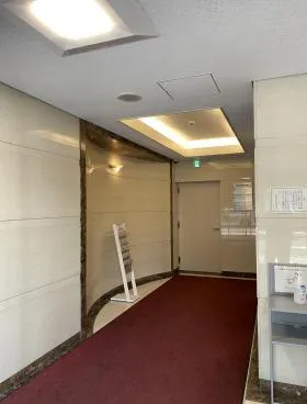 日土地西新橋ビルの外観