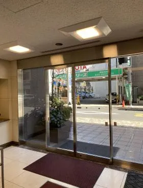 日土地西新橋ビルの外観