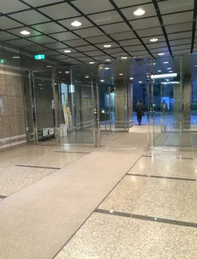 興和西新橋B棟ビルの外観