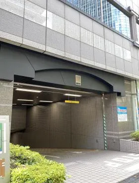 興和西新橋B棟ビルの外観