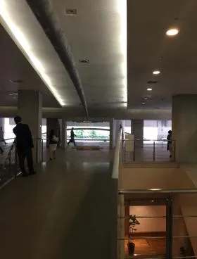 プラース・カナダの外観