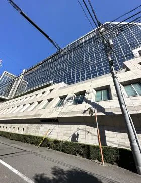 プラース・カナダの外観