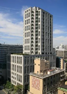 青山タワープレイスの外観
