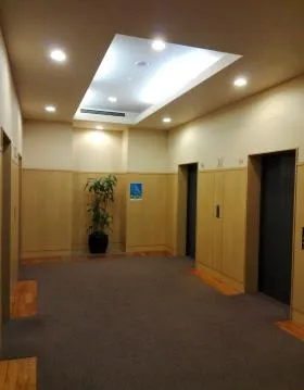 青山タワープレイスの外観