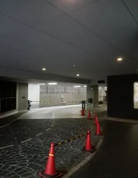 青山タワープレイスの外観