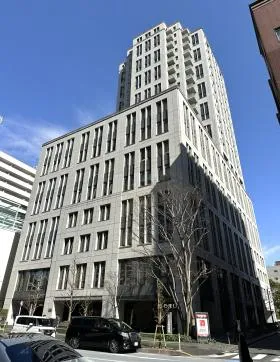 青山タワープレイスの外観