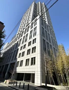 青山タワープレイスの外観