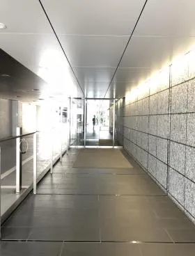 ニュー新坂ビルの外観