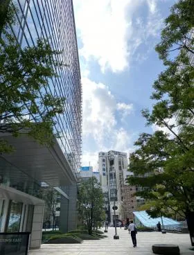ミッドタウンイーストビルの外観