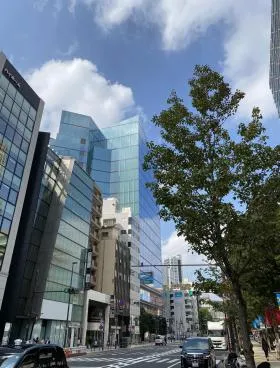 ミッドタウンイーストビルの外観