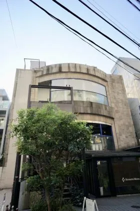 シンプル青山ビルの外観