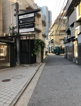 シンプル青山ビルの外観