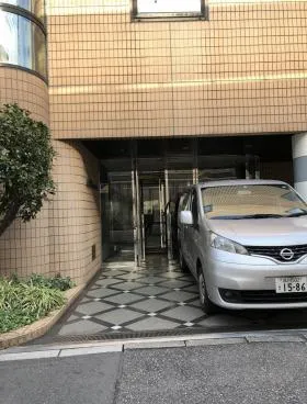 アウラビルの外観