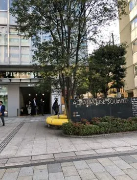 青山ライズスクエアの外観