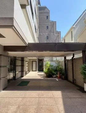 マンション芝白金ビルの外観