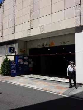 AOビルの外観
