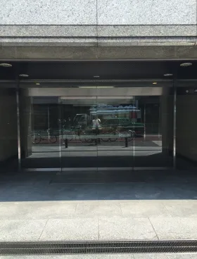 ハークス六本木ビルの外観