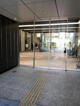 表参道グラン(旧: クローバー南青山)ビルの外観