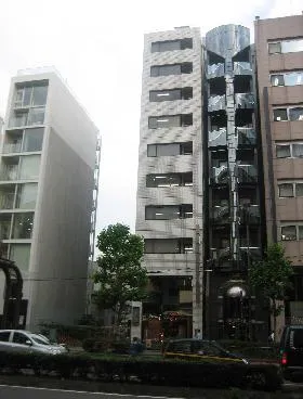 青山アルファビルの外観