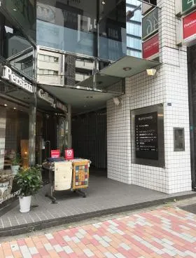 青山アルファビルの外観