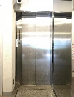 青山アルファビルの外観