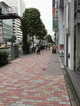 青山アルファビルの外観