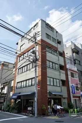 カガヤビルの外観