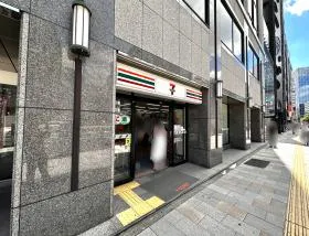 セブンイレブンを通過すれば当ビル着
