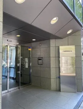 茅場町駅前ビルの外観
